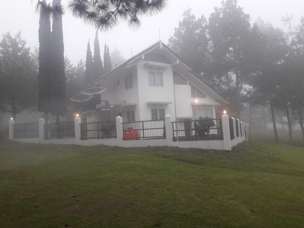 Villa 5Cemara Lembang Exterior foto